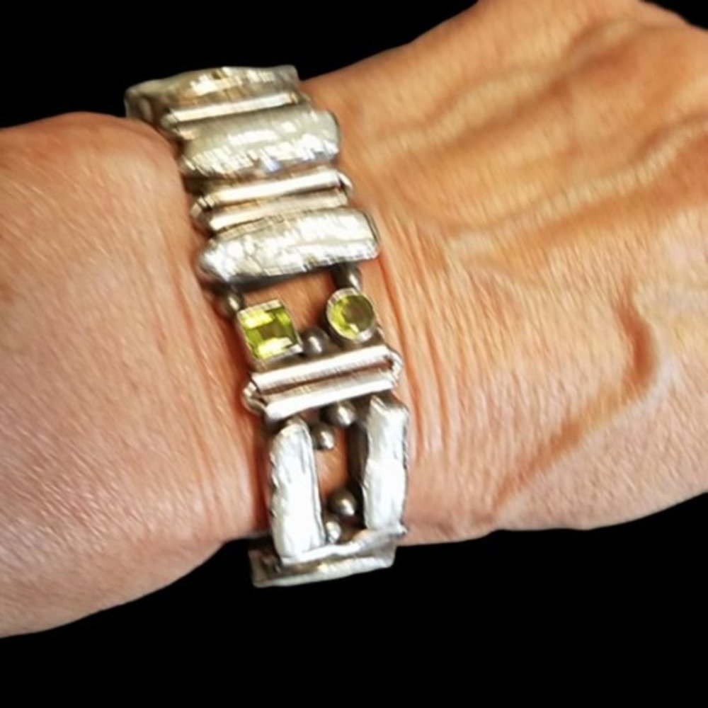 Vintage Artisan Sterling Baroque Pearl Peridot Bracelet